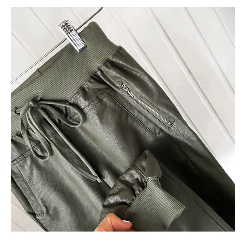 BNWT Faux leather skinny slouch jogger khaki XS - Picture 2 of 5